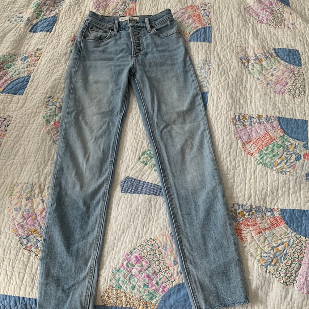 Distressed Aritzia yoko high rise slim Size 23